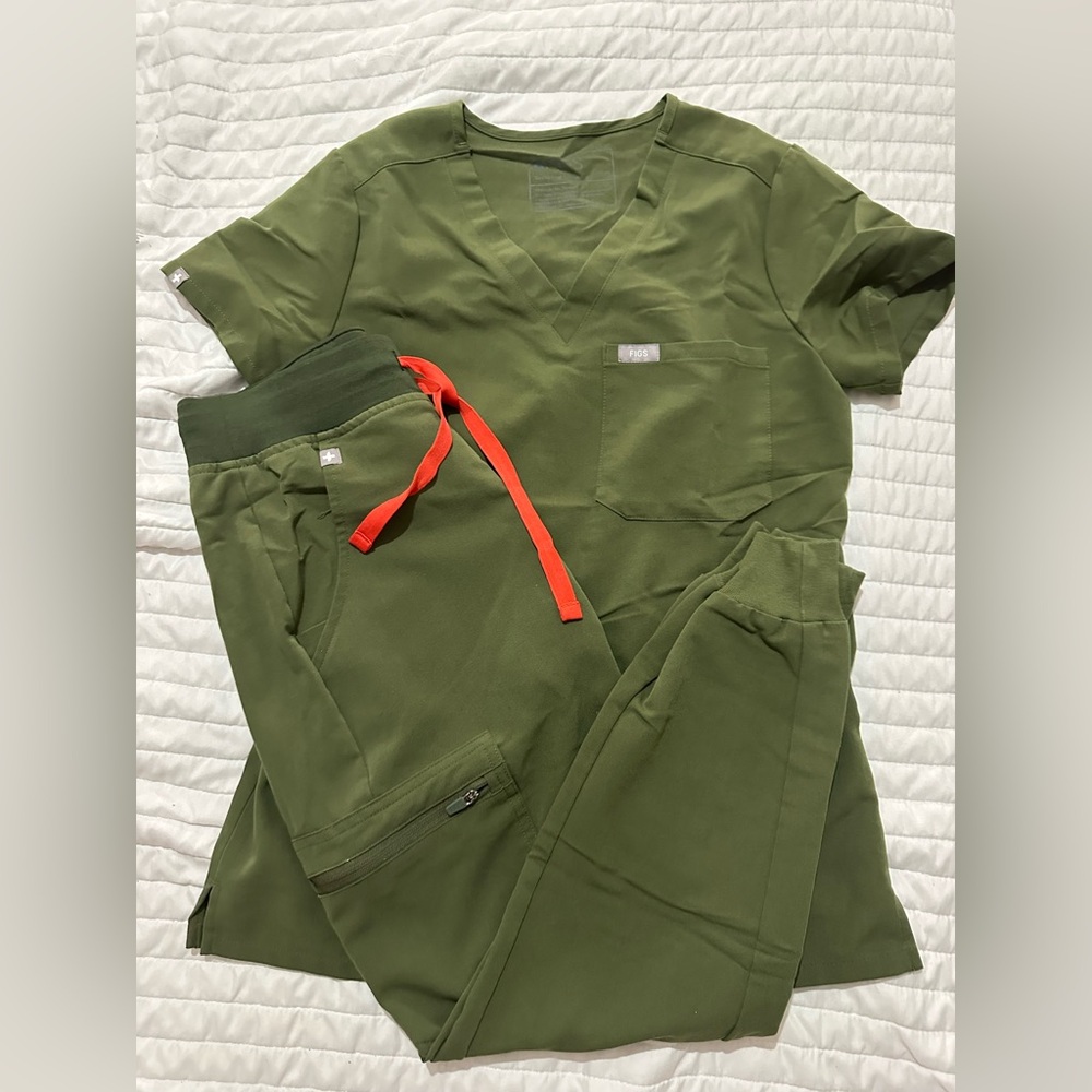 FIGS - Dark Olive